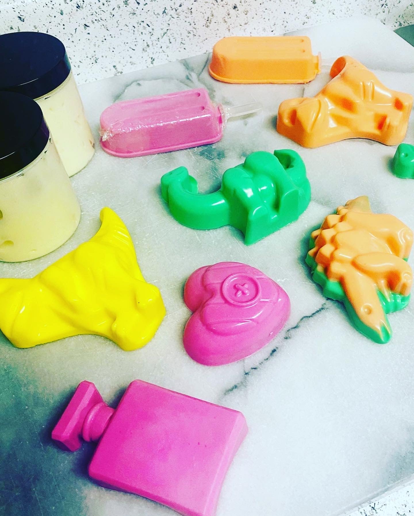 ARI WORLD BATH SOAP & BODY BUTTER BOX